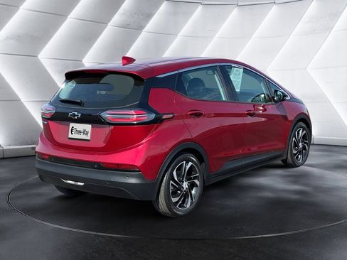 Certified 2022 Chevrolet Bolt LT w/ Infotainment Package FWD image 5