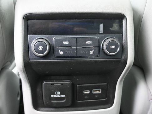 Used 2021 GMC Acadia SLT w/ Premium Package image 22