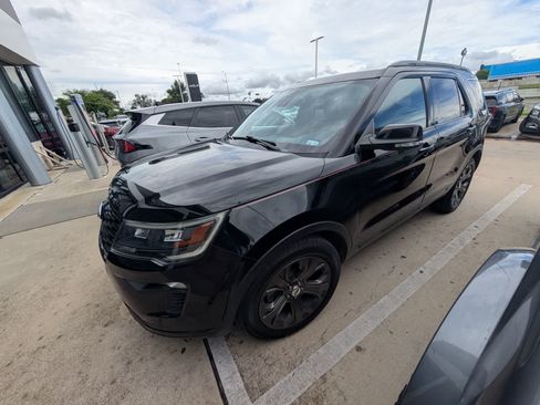 Used 2018 Ford Explorer Sport w/ Equipment Group 401A AWD/4WD image 2