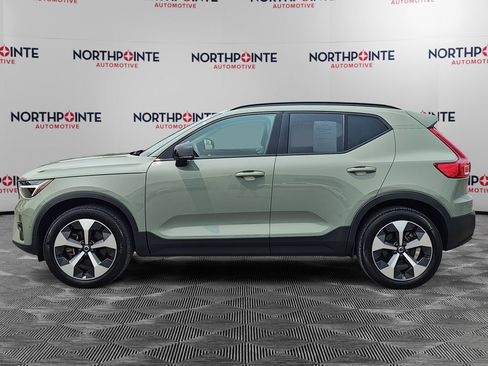 Used 2023 Volvo XC40 B5 Plus w/ Driver Assist Package AWD/4WD image 3
