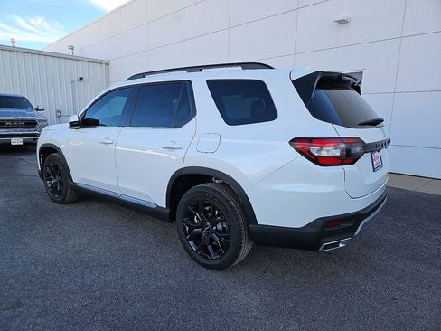 New 2025 Honda Pilot Touring image 4