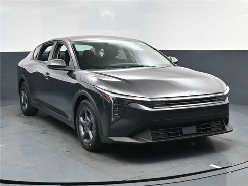 New 2025 Kia K4 LXS image 8