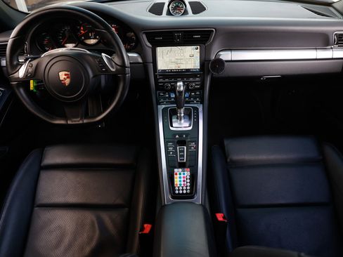 Used 2013 Porsche 911 Carrera 4 image 2