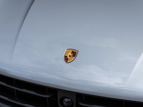 Certified 2026 Porsche Macan AWD/4WD image 17