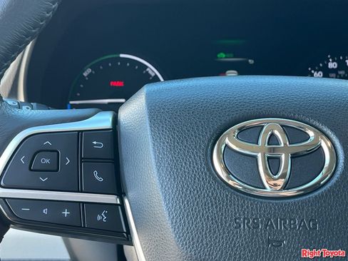 Certified 2024 Toyota Sienna XLE FWD image 23