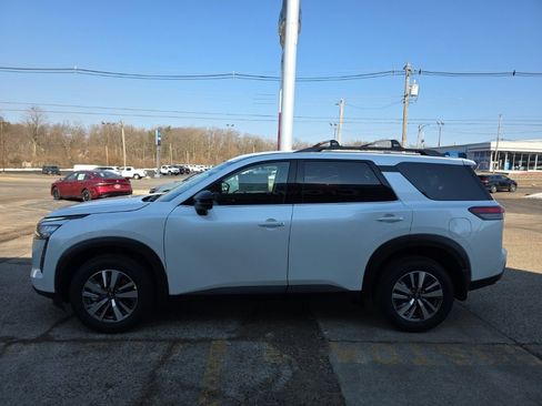 New 2026 Nissan Pathfinder SL image 9