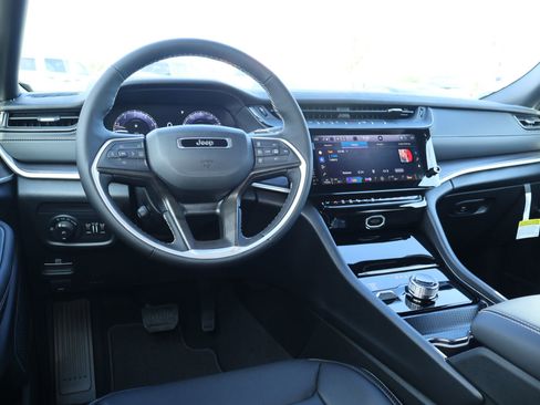 New 2026 Jeep Grand Cherokee L Limited AWD/4WD image 2