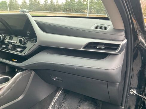 Used 2023 Toyota Highlander Platinum image 17