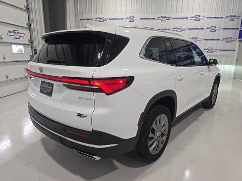 Used 2025 Buick Enclave Preferred image 8