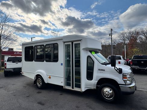 Used 2017 Ford E-350 and Econoline 350 Super Duty w/ Shuttle Bus Prep Package image 5