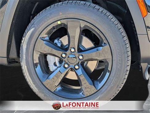 New 2025 Jeep Grand Cherokee Limited w/ Black Appearance Package image 30