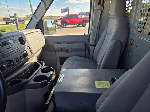 Used 2010 Ford E-250 and Econoline 250 image 6