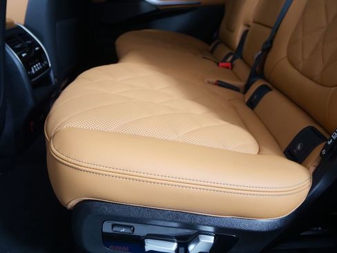 Used 2026 BMW X7 xDrive40i w/ Premium Package image 14