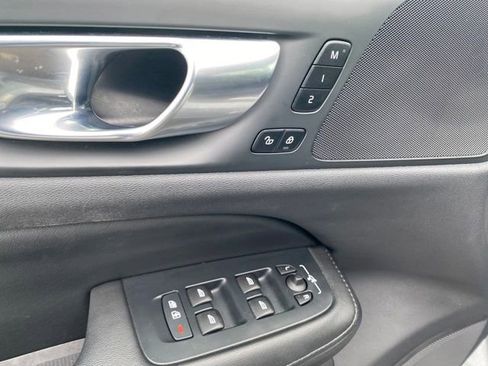 Used 2025 Volvo V60 B5 Cross Country Plus image 16