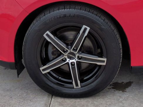 Used 2014 Ford Focus SE w/ SE Sport Package image 13