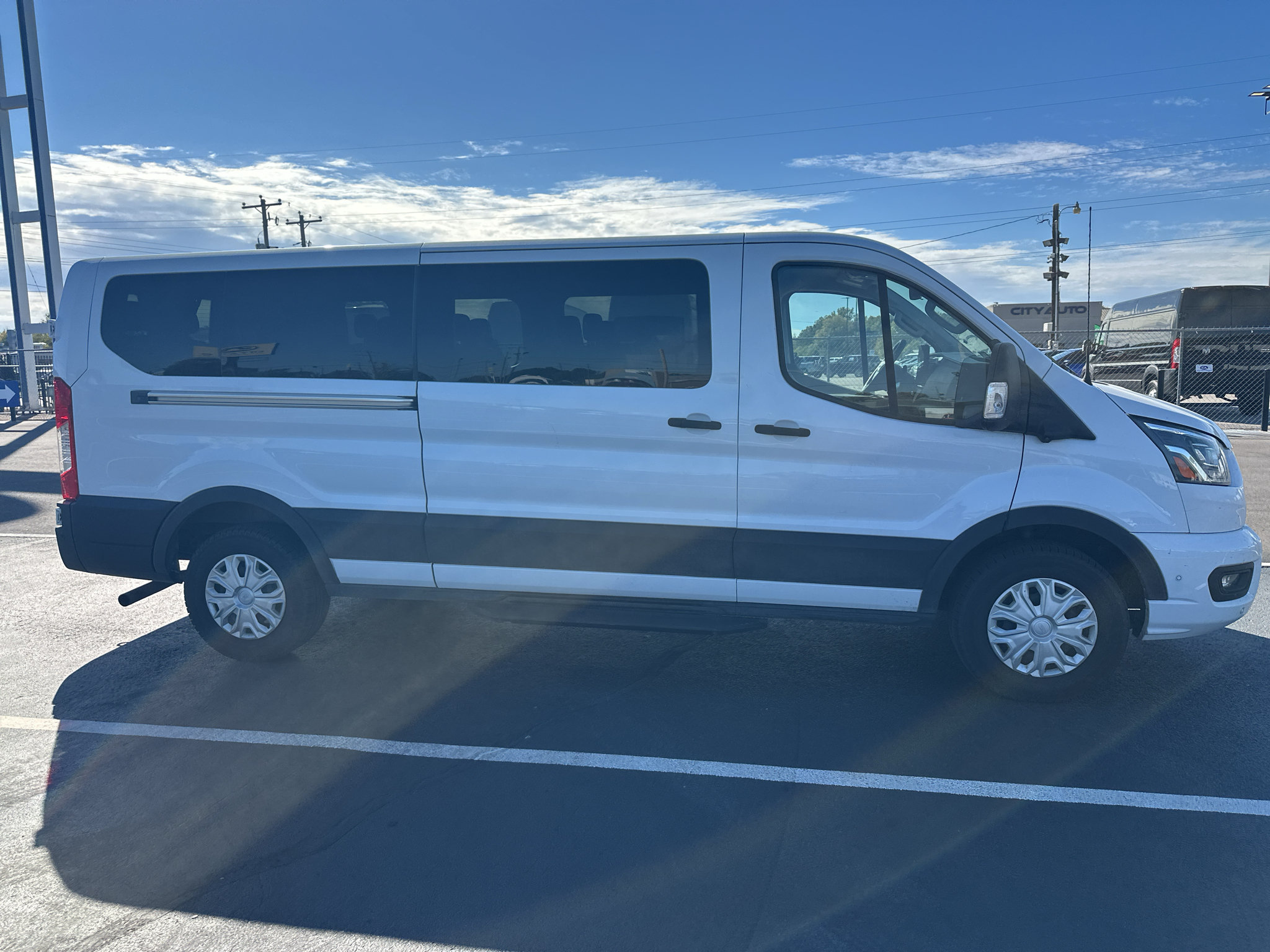 Used 2023 Ford Transit 350 XLT RWD image 4