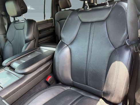 Used 2024 Jeep Wagoneer Series III w/ Premium Group I AWD/4WD image 27