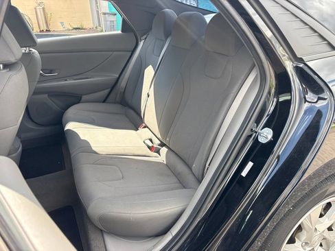 Used 2023 Hyundai Elantra SE FWD image 11