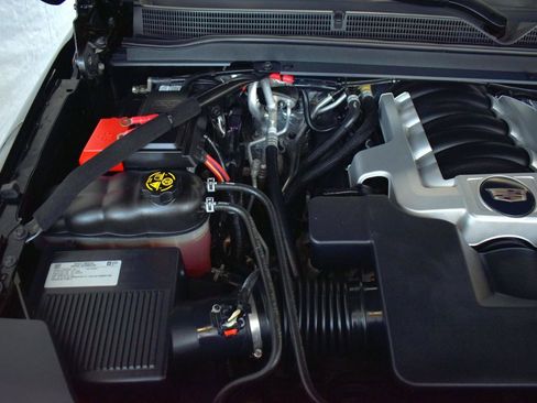 Used 2017 Cadillac Escalade Luxury image 61