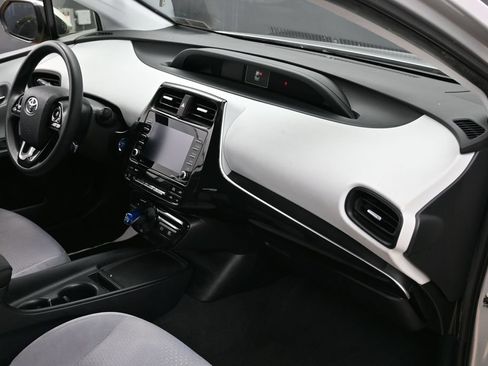 Used 2022 Toyota Prius LE FWD image 29