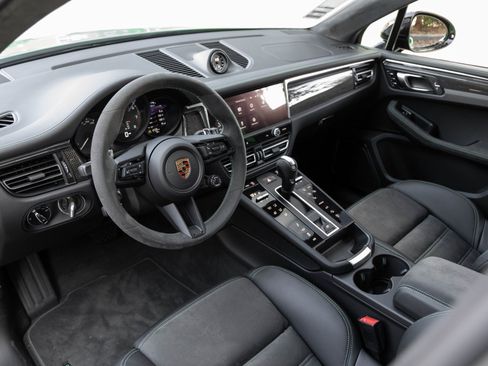 New 2026 Porsche Macan GTS image 4