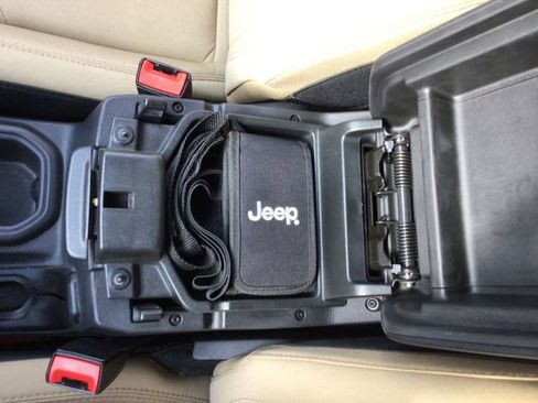 Used 2019 Jeep Wrangler Sport AWD/4WD image 35