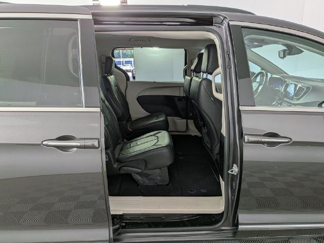Used 2017 Chrysler Pacifica Touring-L FWD image 34