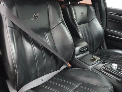 Used 2019 Chrysler 300 S RWD image 9