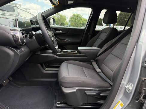 Used 2025 Chevrolet Equinox LT w/ Safety and Technology Package FWD image 16