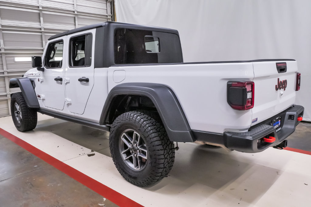 Used 2026 Jeep Gladiator Mojave AWD/4WD image 8