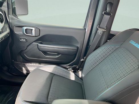 Used 2021 Jeep Wrangler Sport image 16