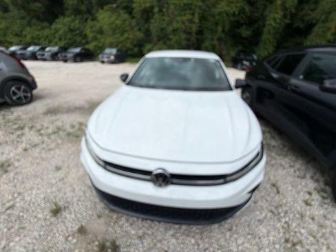 Used 2025 Volkswagen Jetta Sport FWD image 4