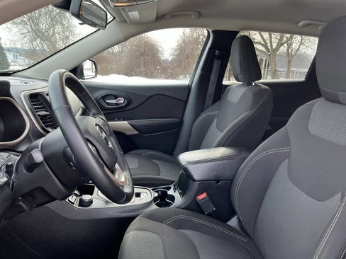 Used 2017 Jeep Cherokee Latitude w/ Cold Weather Group image 14