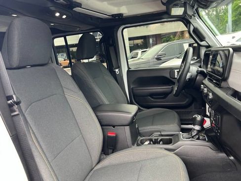 Used 2025 Jeep Wrangler Unlimited Sport AWD/4WD image 29