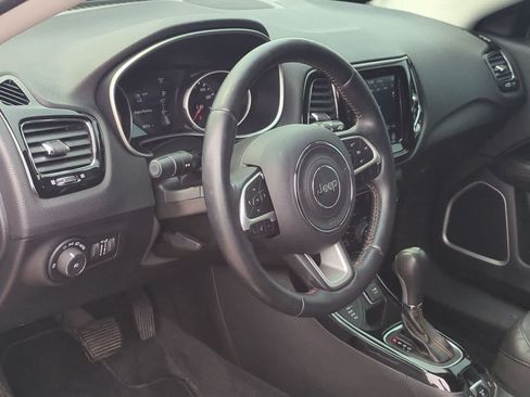 Used 2019 Jeep Compass Limited AWD/4WD image 2