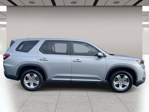 Used 2025 Honda Pilot EX-L image 2