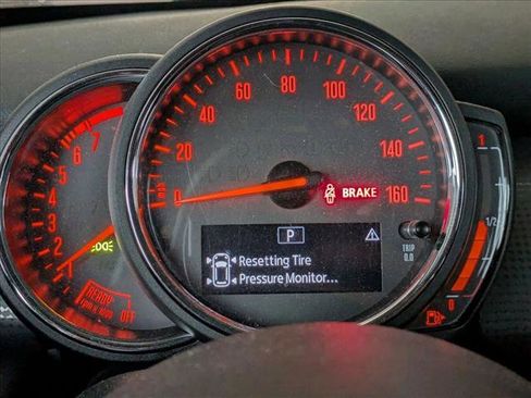 Used 2021 MINI Cooper 2-Door Hardtop w/ Storage Package image 11