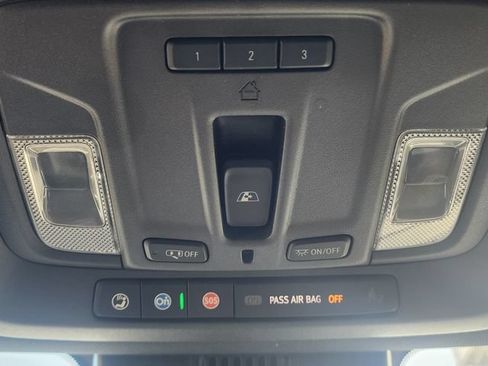 Used 2023 Chevrolet Silverado 1500 High Country w/ Technology Package AWD/4WD image 36