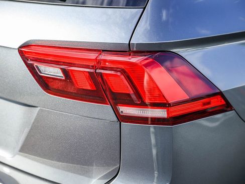 Used 2022 Volkswagen Tiguan SE image 11