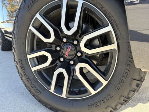 Used 2023 GMC Yukon AT4 w/ AT4 Premium Package image 8