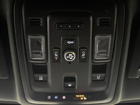 Used 2021 GMC Yukon XL Denali image 28