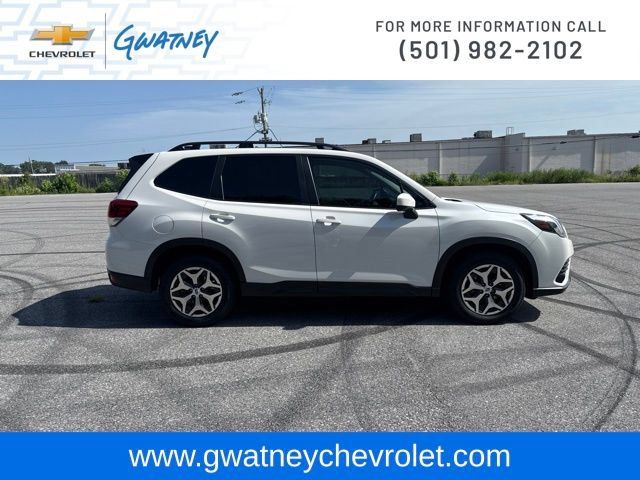 Used 2024 Subaru Forester Premium AWD/4WD image 4