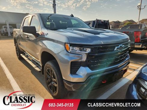 Used 2025 Chevrolet Silverado 1500 LT Trail Boss w/ Convenience Package II AWD/4WD image 1