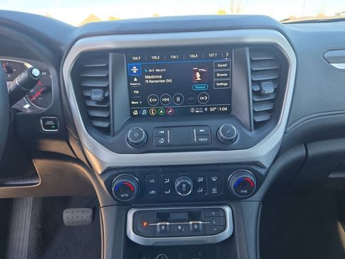 Used 2023 GMC Acadia SLT image 26
