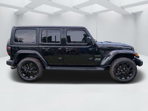 Used 2023 Jeep Wrangler Unlimited Sahara w/ Cold Weather Group AWD/4WD image 2