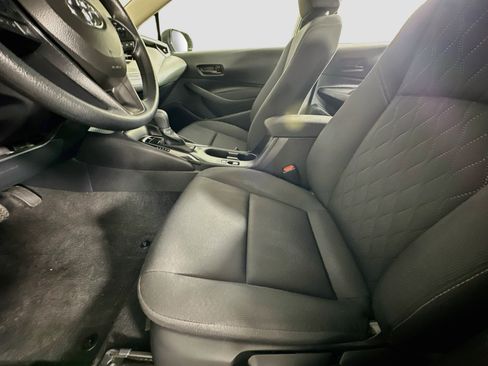 Used 2025 Toyota Corolla LE FWD image 13