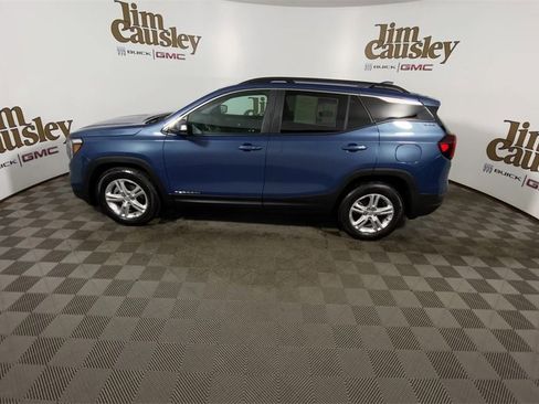 Used 2024 GMC Terrain SLE w/ Driver Convenience Package image 5