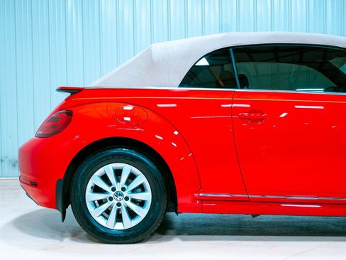 Used 2018 Volkswagen Beetle 2.0T S image 11