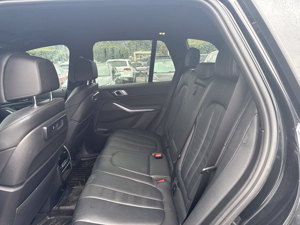 Used 2022 BMW X5 xDrive40i w/ M Sport Package AWD/4WD image 5