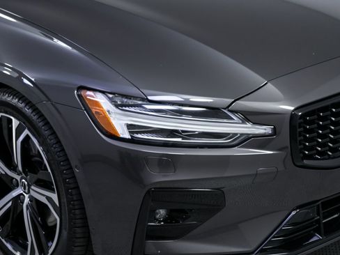 Used 2025 Volvo S60 B5 Plus w/ Climate Package image 34